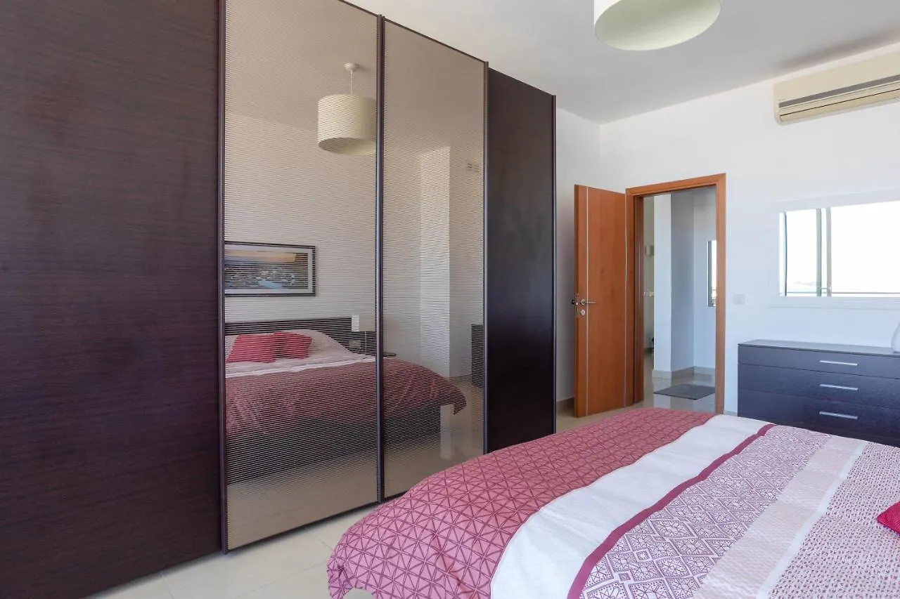 Superb Penthouse - Amazing Views - Large Terraces Apartment Gzira 0*,  Malta