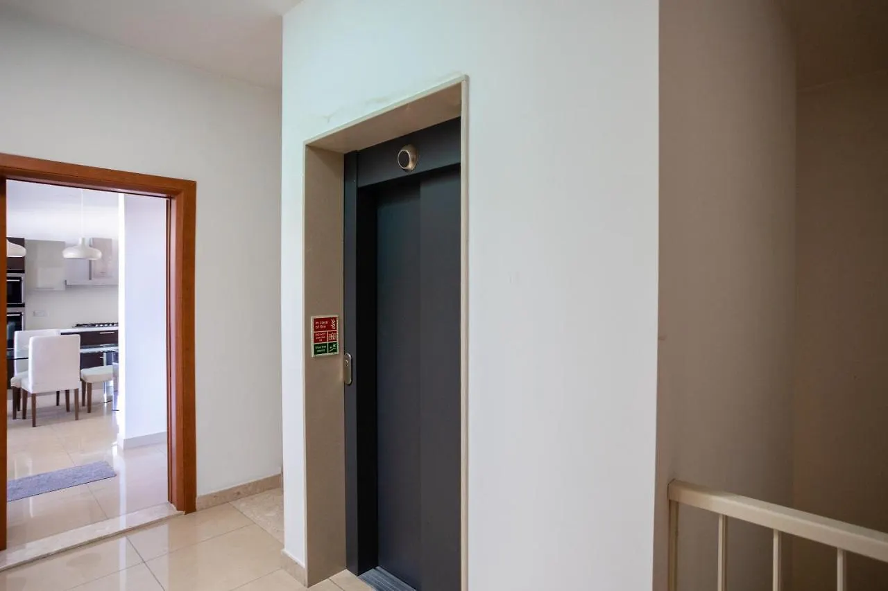 Superb Penthouse - Amazing Views - Large Terraces Apartment Gzira
